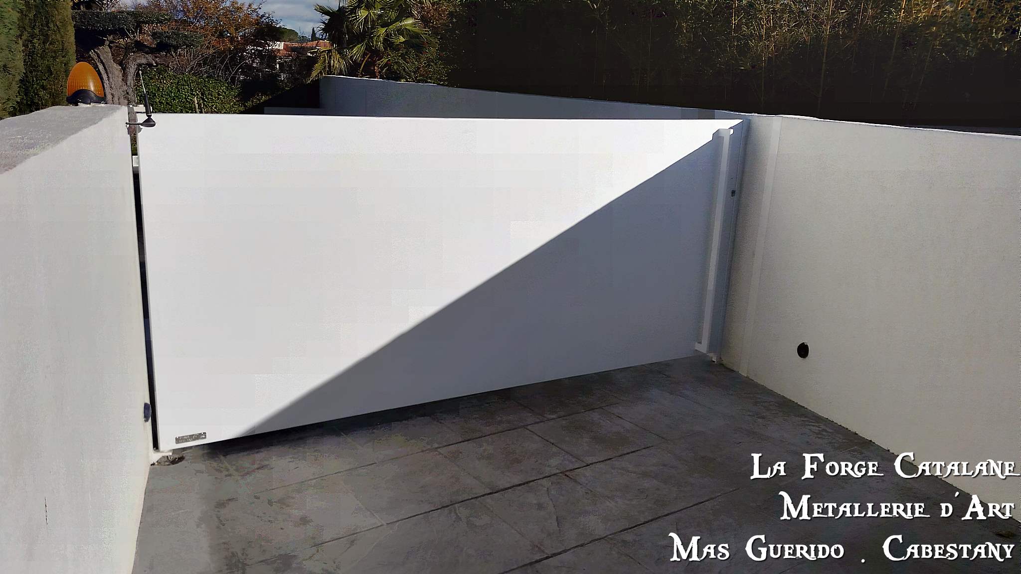 portail un vantail tole plein moderne decoupe laser vantaux  La Forge Catalane Cabestany (2).jpg